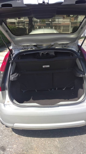Imagen 7 de 12 de Ford Fiesta Automático