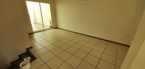 Imagen 5 de 14 de Hermosa Casa En Excelente Ubicacion !!