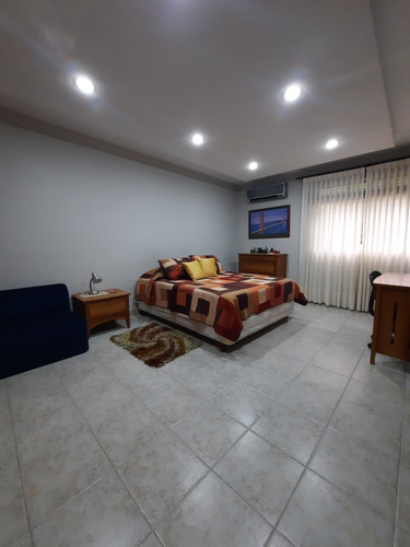 Yannet Inmuebles Vende Bella Casa En Lomas Del Este