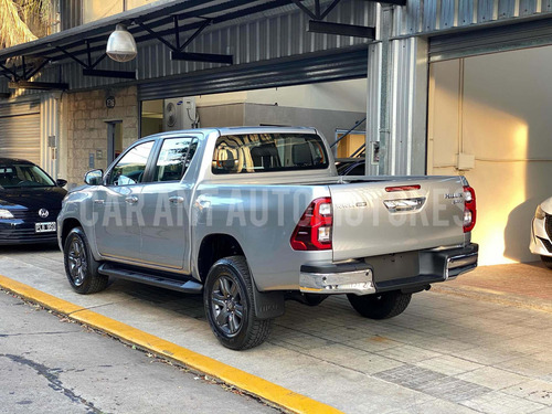 Imagen 3 de 10 de Toyota Hilux 2.8 Cd Srv 177cv 4x2 At /// 2021 - 0km