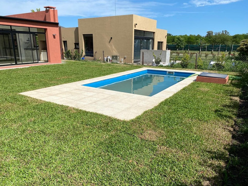 Casa Chalet En Venta En Los Alamos, Pilar, G.b.a. Zona Norte