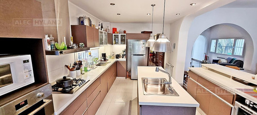 Imagen 14 de 30 de Chalet 7 Ambientes En Venta - Mart.-vias/santa Fe.-