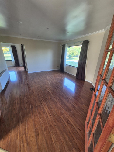 Casa En Venta, Seminueva De 4 Dorm. A 10min De L.a.