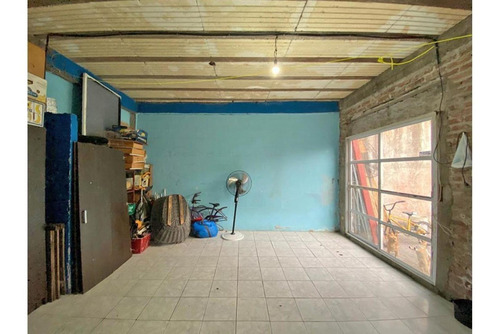 Imagen 9 de 12 de Casa A Reciclar En Zona Residencial