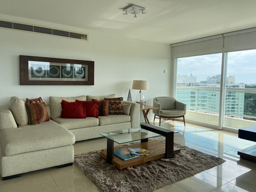 Imagen 4 de 28 de Venta - Apartamento 2 Dormitorios + Servicio Completo, Parada 18 De La Mansa, Punta Del Este.