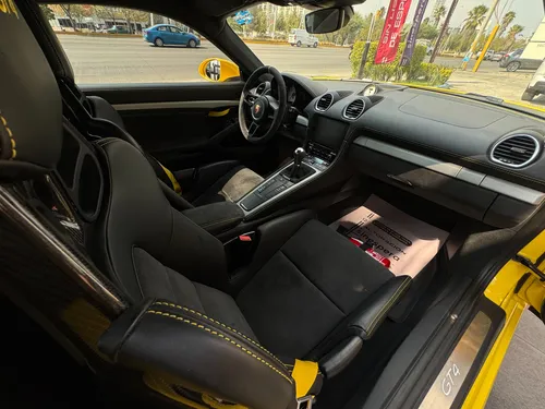 Porsche Gt4 Amarillo 2020
