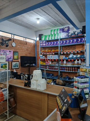Vendo Uma Ferragem, Parafusos, Elétrica,hidráulica Tintas +
