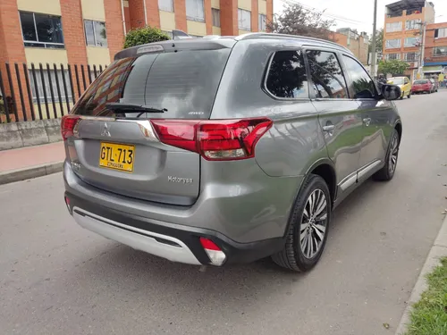 Mitsubishi Outlander 2.4 Kaiteki 4x4 7 Puestos