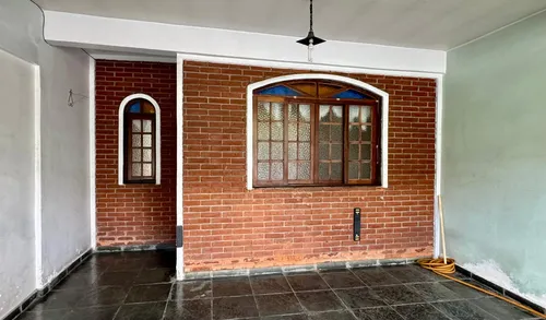 Casa No Centro De Itapevi, Próxima A Estação De Trem, Terminal De Ônibus, Escola E Hospitais