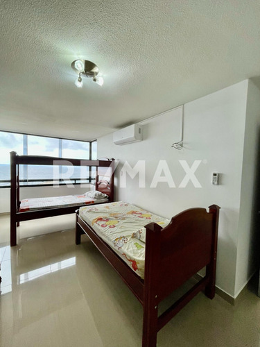 Venta Exclusivo Apartamento En Los Corales, Caraballeda, La Guaira, Vargas