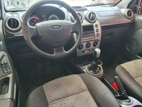 Imagem 8 de 15 de Ford Fiesta 1.0 Flex