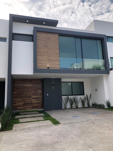 Hermosa Residencia En Venta En Solares