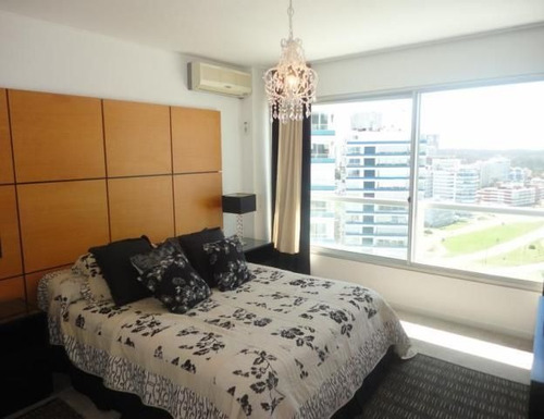 Apartamento En Venta De 3 Dormitorios En Playa Brava