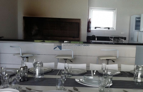 Apartamento En Peninsula De 1 Dormitorio Con Vista A La Ciudad Y Al Puerto.- Ref: 2652