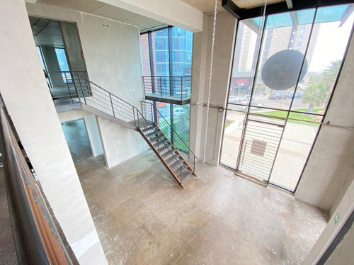 Local Comercial De 360 M2 En Bosques De Montemar
