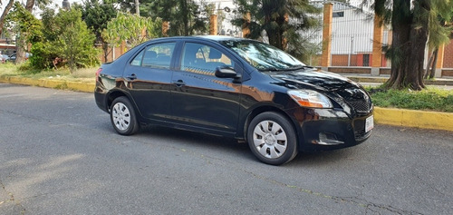 Imagen 14 de 15 de Toyota Yaris 2010 1.5 Sedan Core Aa At
