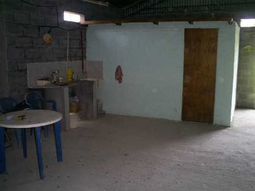 Imagen 4 de 7 de Galpon Sobre Lote De 1000 Metros