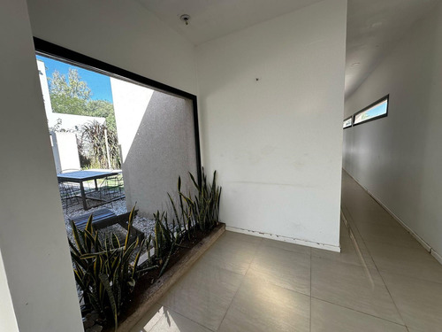 Casa En Venta En Santa Guadalupe, Pilar Del Este, Pilar