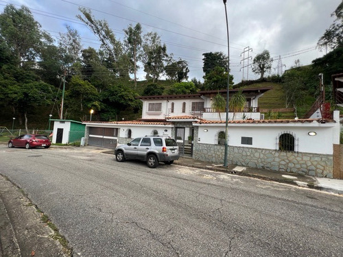 Se Vende Casa 460m2. Los Naranjos.