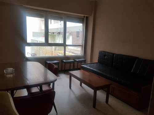 Departamento De 2 Amb A La Calle Con Balcon En Venta -