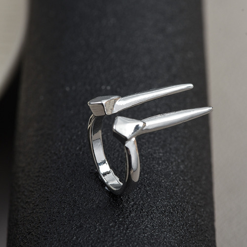 Anillo Geométrico De Aleación Con Forma De Diente De Serpien