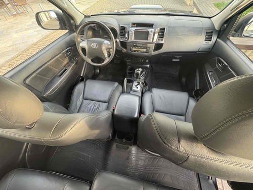 Toyota Hilux SW4 3.0 SRV 4X4 7 LUGARES 16V TURBO INTERCOOLER DIESEL 4P AUTOMÁTICO