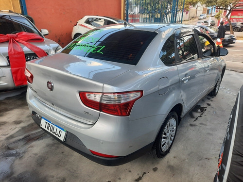 Imagem 7 de 13 de Fiat Grand Siena 2013 1.4 Tetrafuel 4p Tetra-combustible