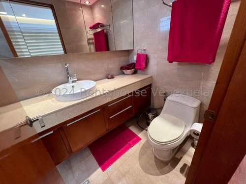 Espectacular Duplex De Tres Pisos En Los Palos Grandes! 24-27077