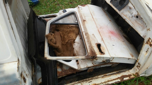 Fiat 147 Pick Up Carroceria Completa Mas Sem Mecanica Latari