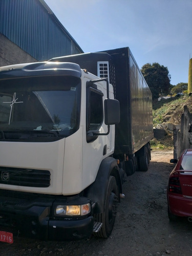 Imagem 2 de 14 de Caminhao Volvo Vm 310 Trucado Bau Frigorifico Em Otimo Estad