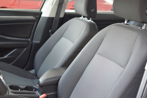 Imagen 6 de 9 de Volkswagen Jetta Comfortline Tiptronic 2019