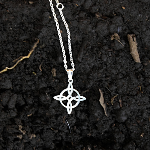 Dije Nudo De Bruja Plata 925 Con Cadena Poder Y Protección Plateado