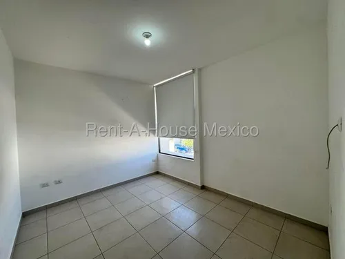Renta. Casa De 3 Recámaras Con 1 En Planta Baja - Zákia | Rahqro