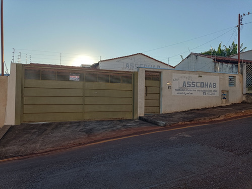 Casa Grande E Bem Localizada