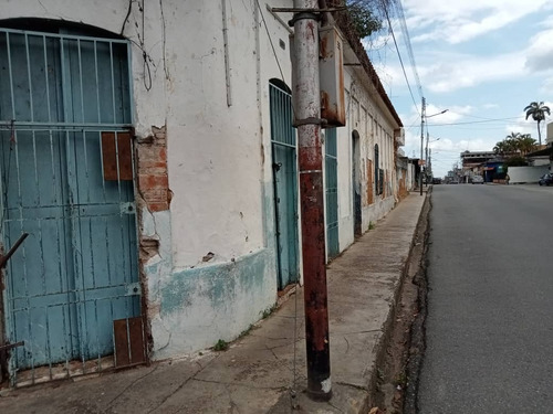 Terreno De Esquina En Avenida Principal De Tinaquillo, Cojedes. Luisa Mezones Vende.