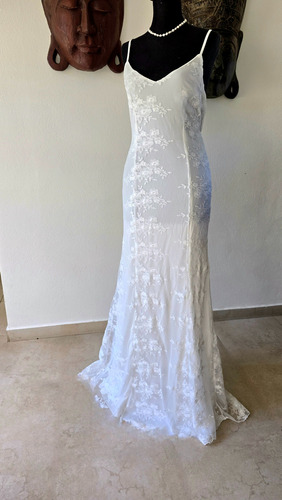 Vestido De Novia En Encaje. Elastizado. Talle M. Con Cola