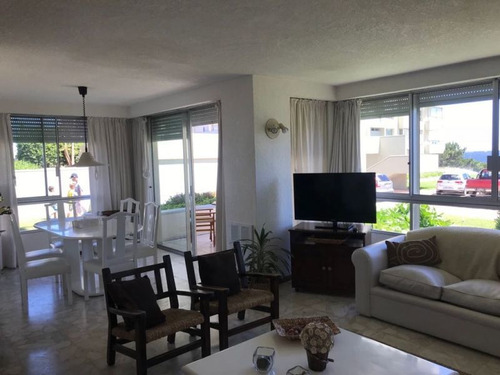 Venta De Apartamento 3 Dormitorios En Playa Mansa