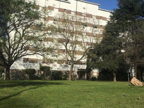 Imagen 1 de 9 de Rodo Y Av Olivera, Depto 3 Amb En Impecable Estado Y Muy Luminoso