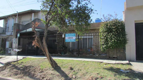 Casa Con Departamento En Venta En Moron Sur