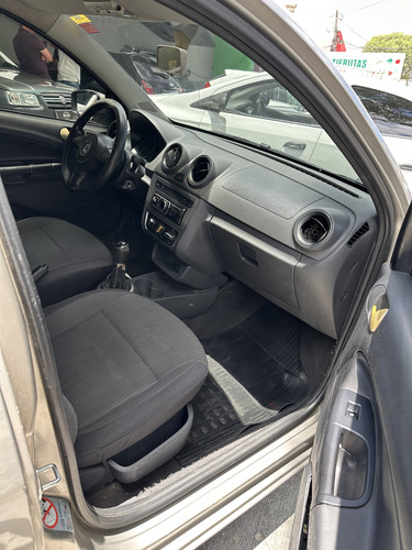Volkswagen Voyage 1.0 Tec Total Flex 4p