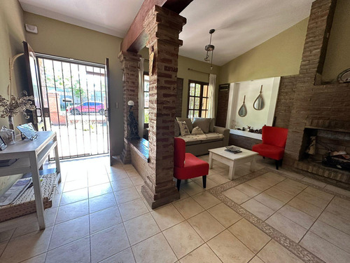 Venta Casa 3 Dorm Planta Baja Villa Belgrano Pileta Y Cochera