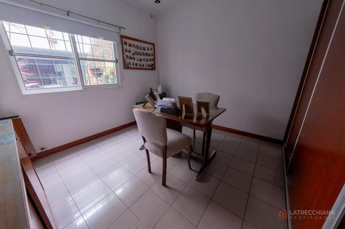 Venta De Casa. Hermosa, En Impecable Estado. Llavallol.
