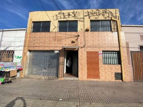 Galpon Comercial Con Oficina/ Calle Carmen - Santiago