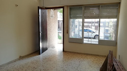 Imagen 2 de 19 de Casa En Venta De 5 Dormitorios C/ Cochera En Buceo