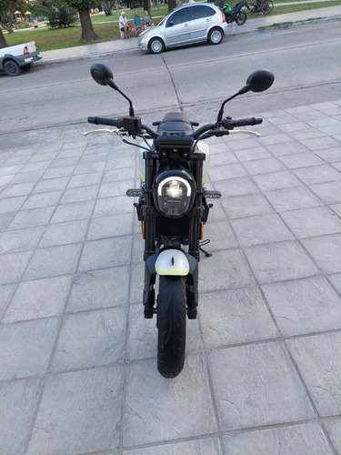 Imagen 4 de 15 de Benelli Leoncino 250 2020 1.800km