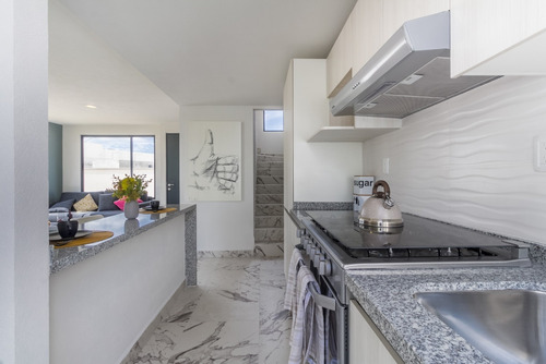 Imagen 6 de 14 de Venta D Casa Con Alberca, Grandes Jardines Y Gimnasio.