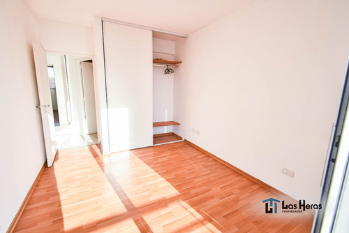 Departamento Semipiso 3 Amb Con Balcón Al Frente En Alquiler - Parque Avellaneda