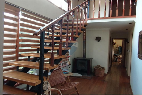 Se Vende Amplia Casa Av. Las Rastras.