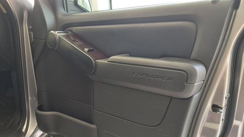 Ford Explorer Limited V8 Sync 4x2 Mt
