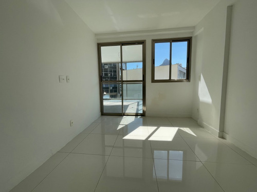 Imagem 10 de 30 de Excelente Cobertura Duplex De Alto Padrão Com Três Suítes Na Avenida Afrânio De Melo Franco, Leblon. - Co00046 - 69400607